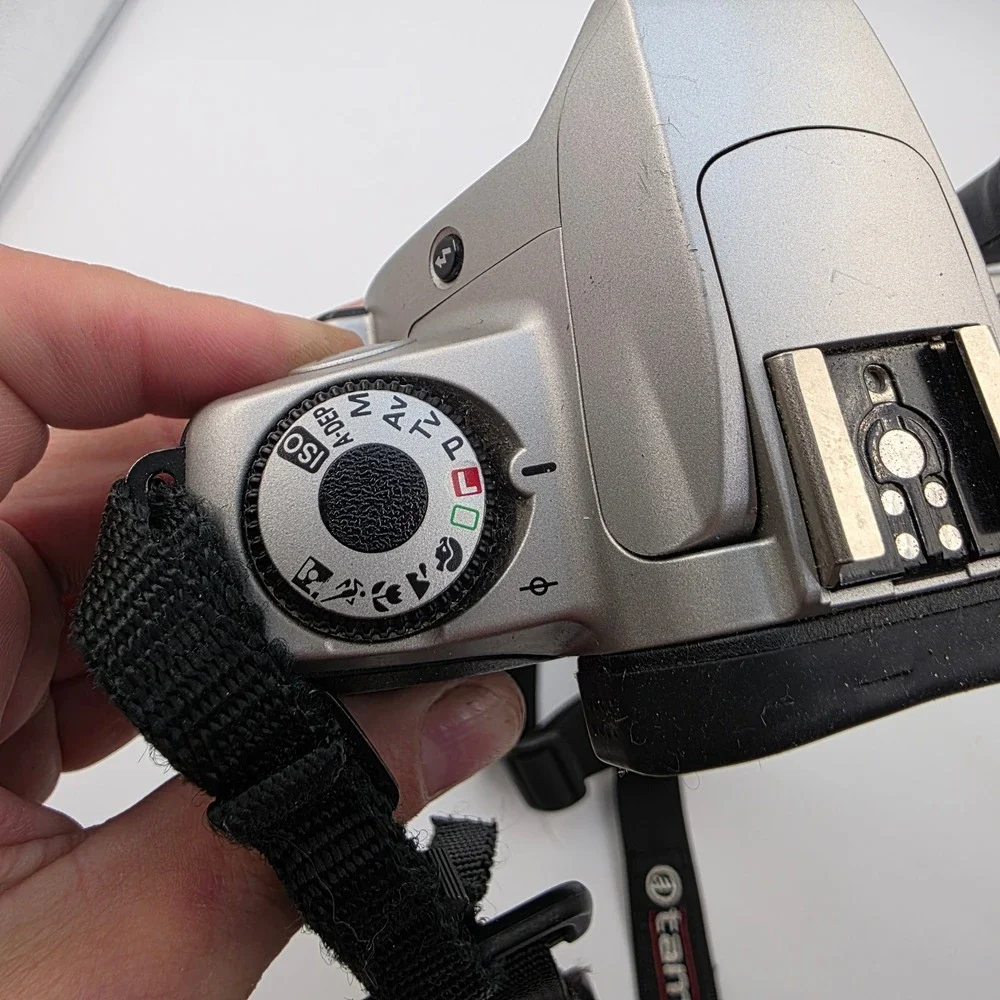 Canon EOS Rebel 2000 35mm Film SLR Camera Body Silver Black with Tamrac Strap L4